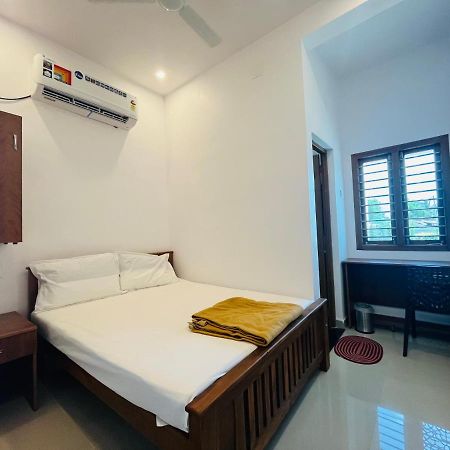 Sri Balaji Lodging Hotel Tiruchchendur ภายนอก รูปภาพ