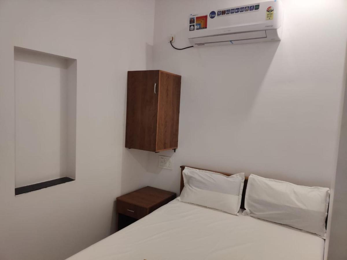 Sri Balaji Lodging Hotel Tiruchchendur ภายนอก รูปภาพ