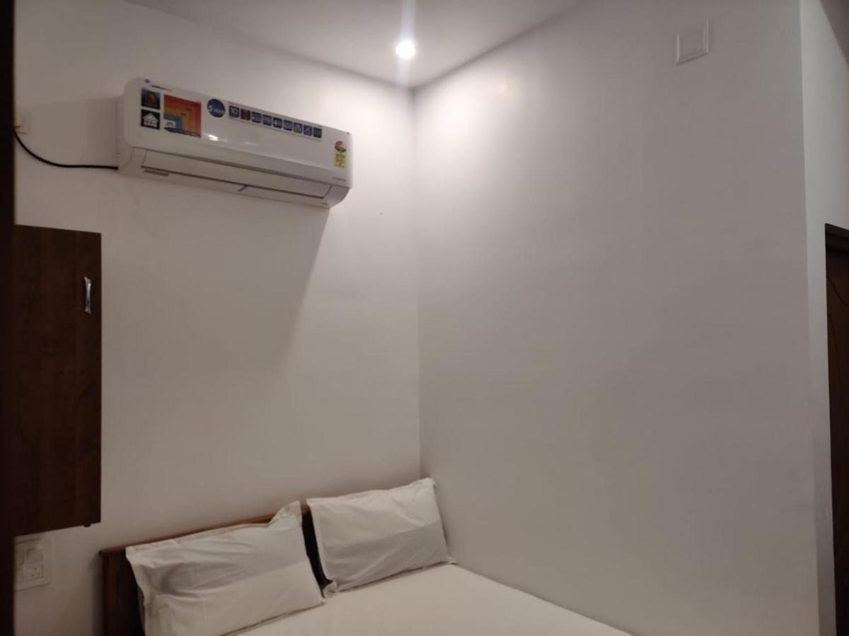 Sri Balaji Lodging Hotel Tiruchchendur ภายนอก รูปภาพ