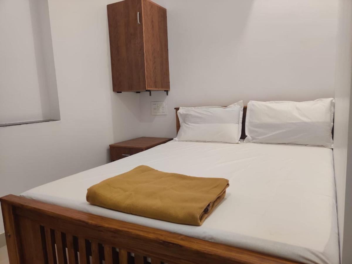 Sri Balaji Lodging Hotel Tiruchchendur ภายนอก รูปภาพ