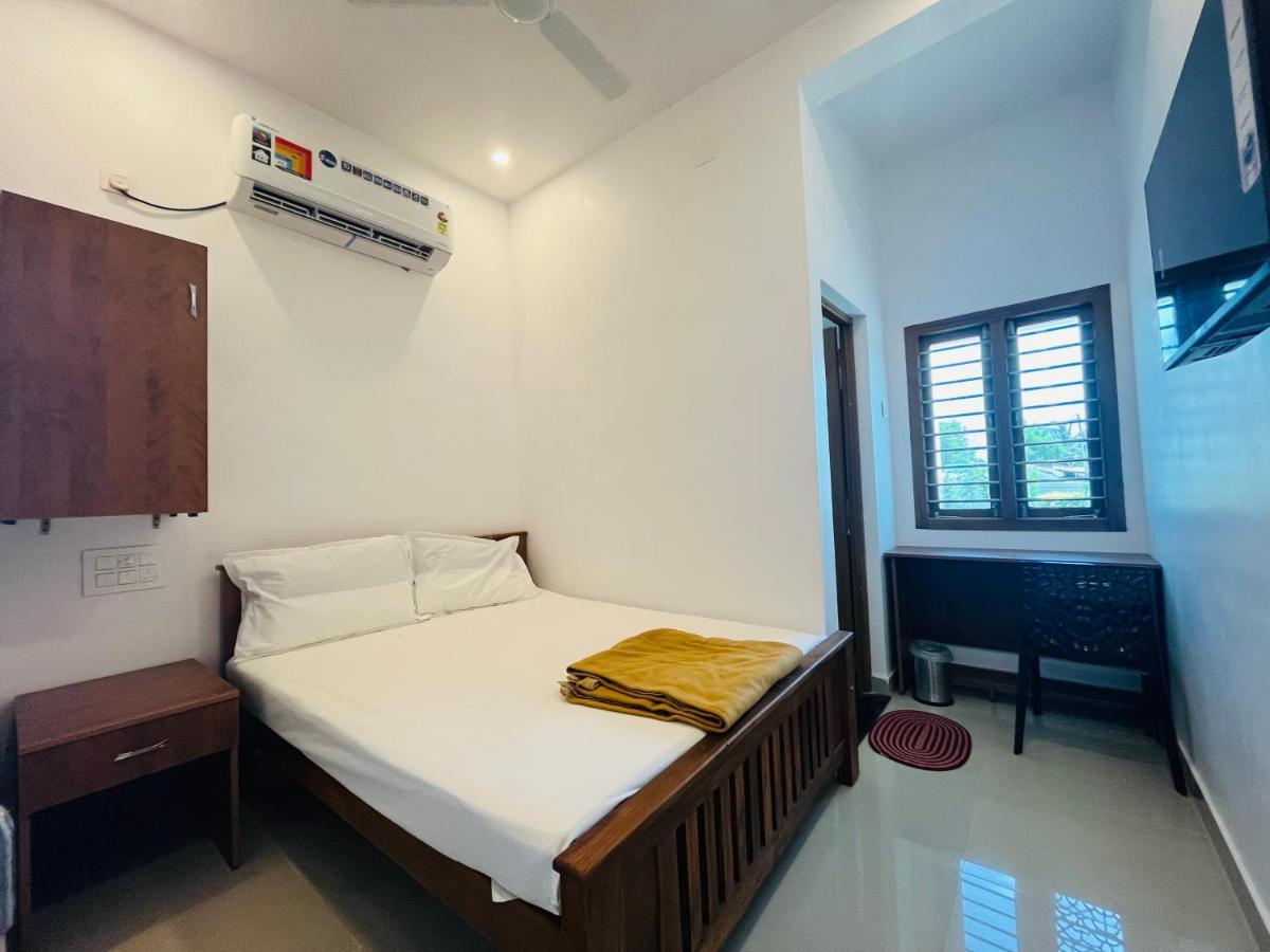 Sri Balaji Lodging Hotel Tiruchchendur ภายนอก รูปภาพ