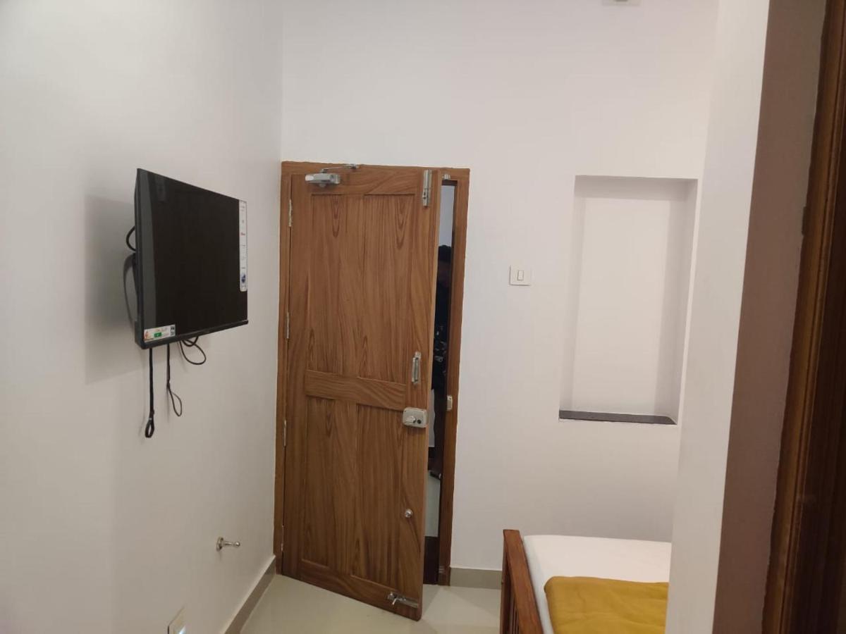 Sri Balaji Lodging Hotel Tiruchchendur ภายนอก รูปภาพ