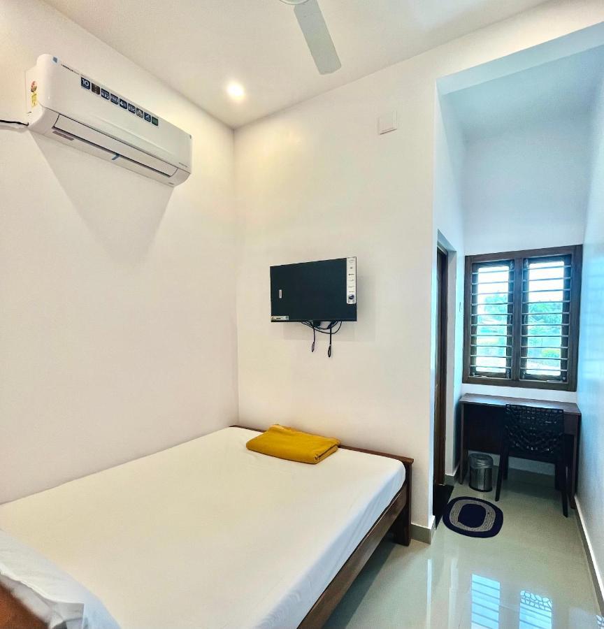 Sri Balaji Lodging Hotel Tiruchchendur ภายนอก รูปภาพ